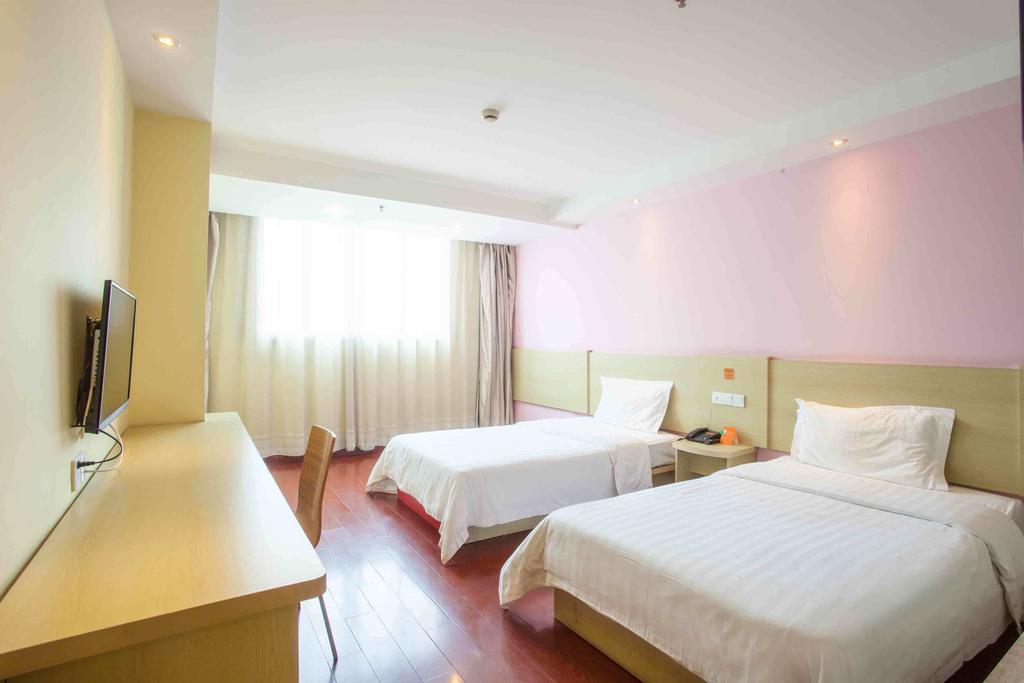 7Days Inn Wuzhou South Railway Station Cangwu Room photo