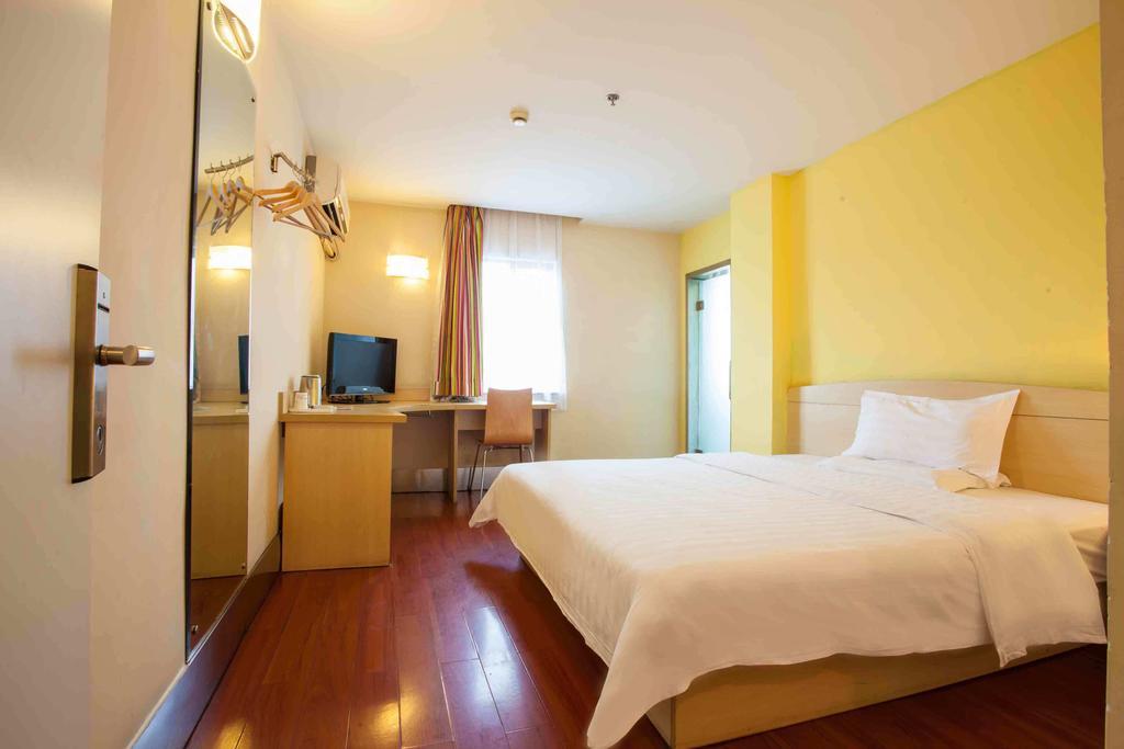 7Days Inn Wuzhou South Railway Station Cangwu Room photo