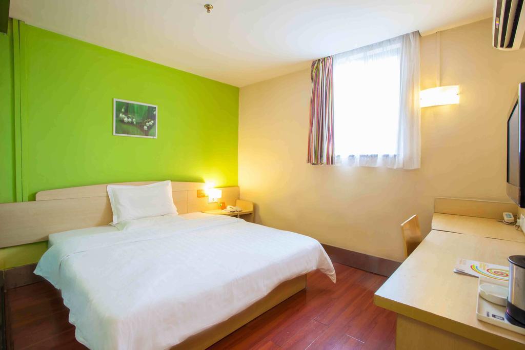 7Days Inn Wuzhou South Railway Station Cangwu Room photo